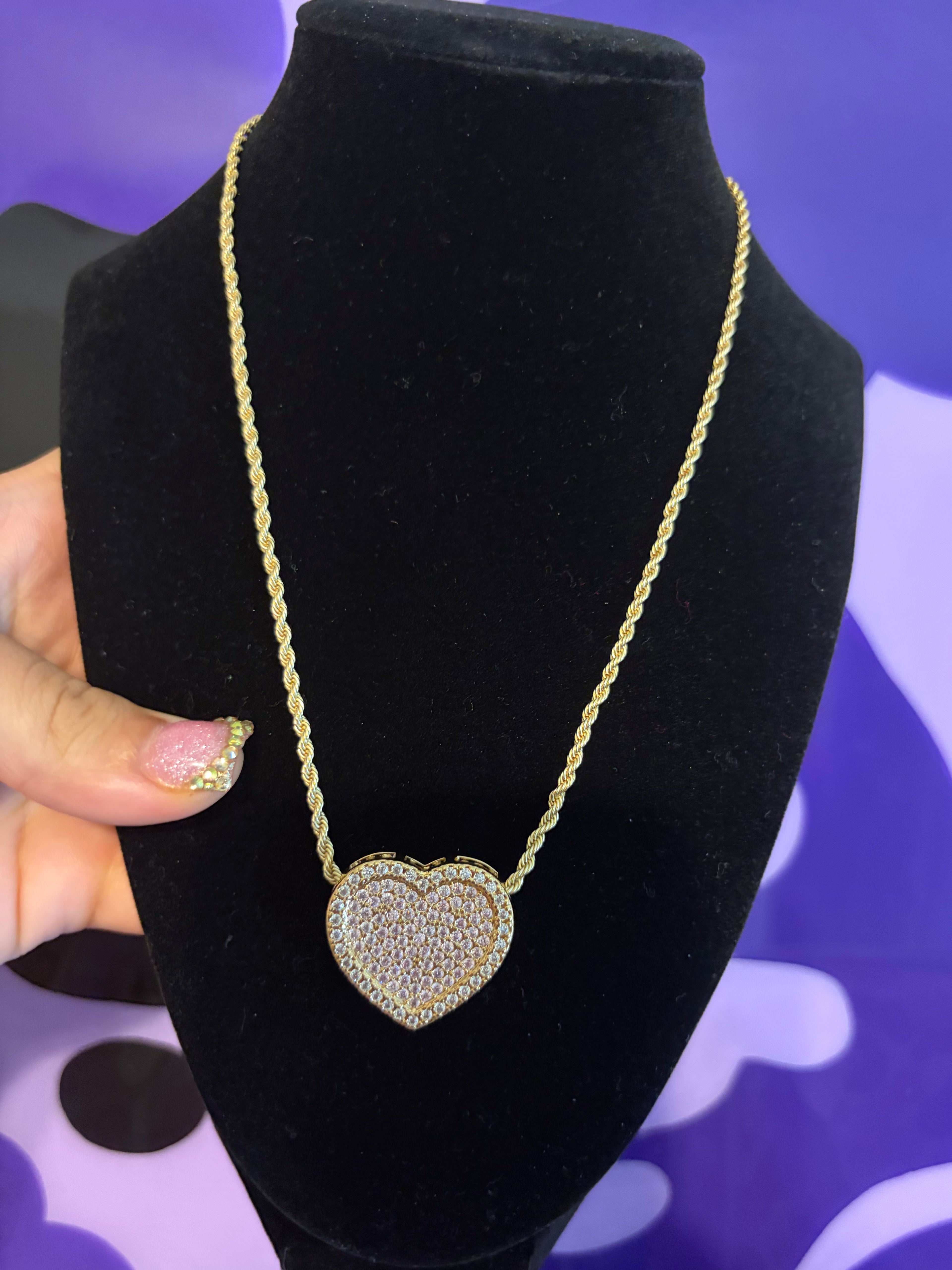 DIAMOND HEART NECKLACE